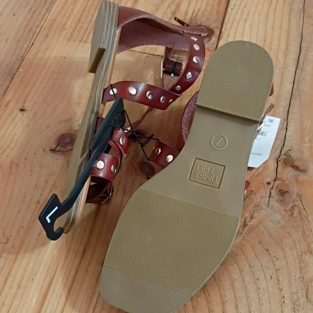 Time & Tru Brown Studded Faux Leather Memory Foam Gladiator Sandals Size 7 NWT
